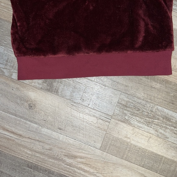 Gaiam Red Velvet Pullover - Picture 3 of 6